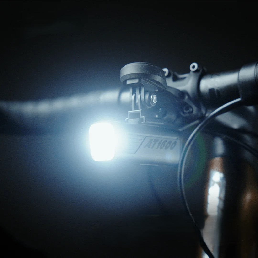 Smart Bike Stable Light